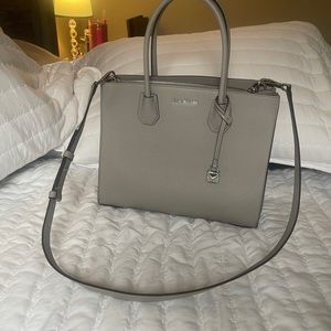 Large Michael Kors Mercer Tote EUC